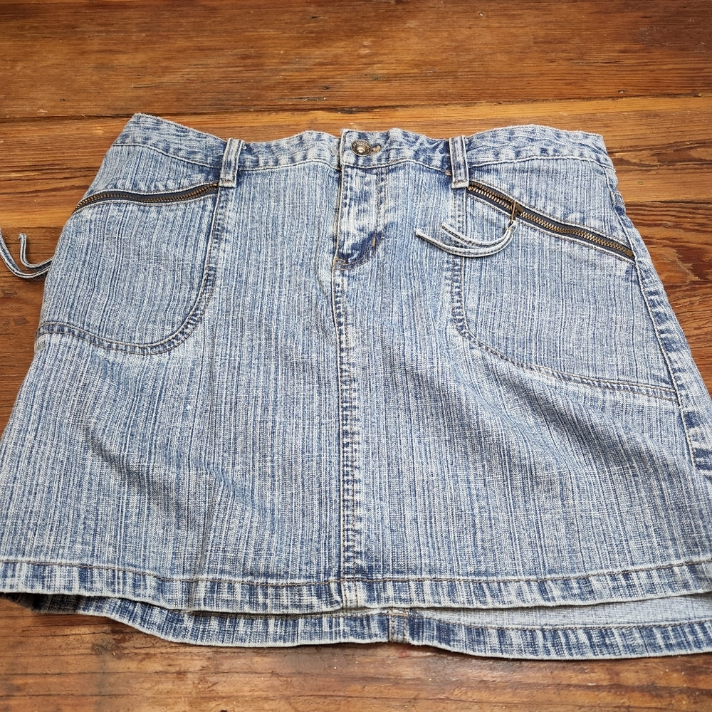 DKNY JEAN SKIRT SIZE 7